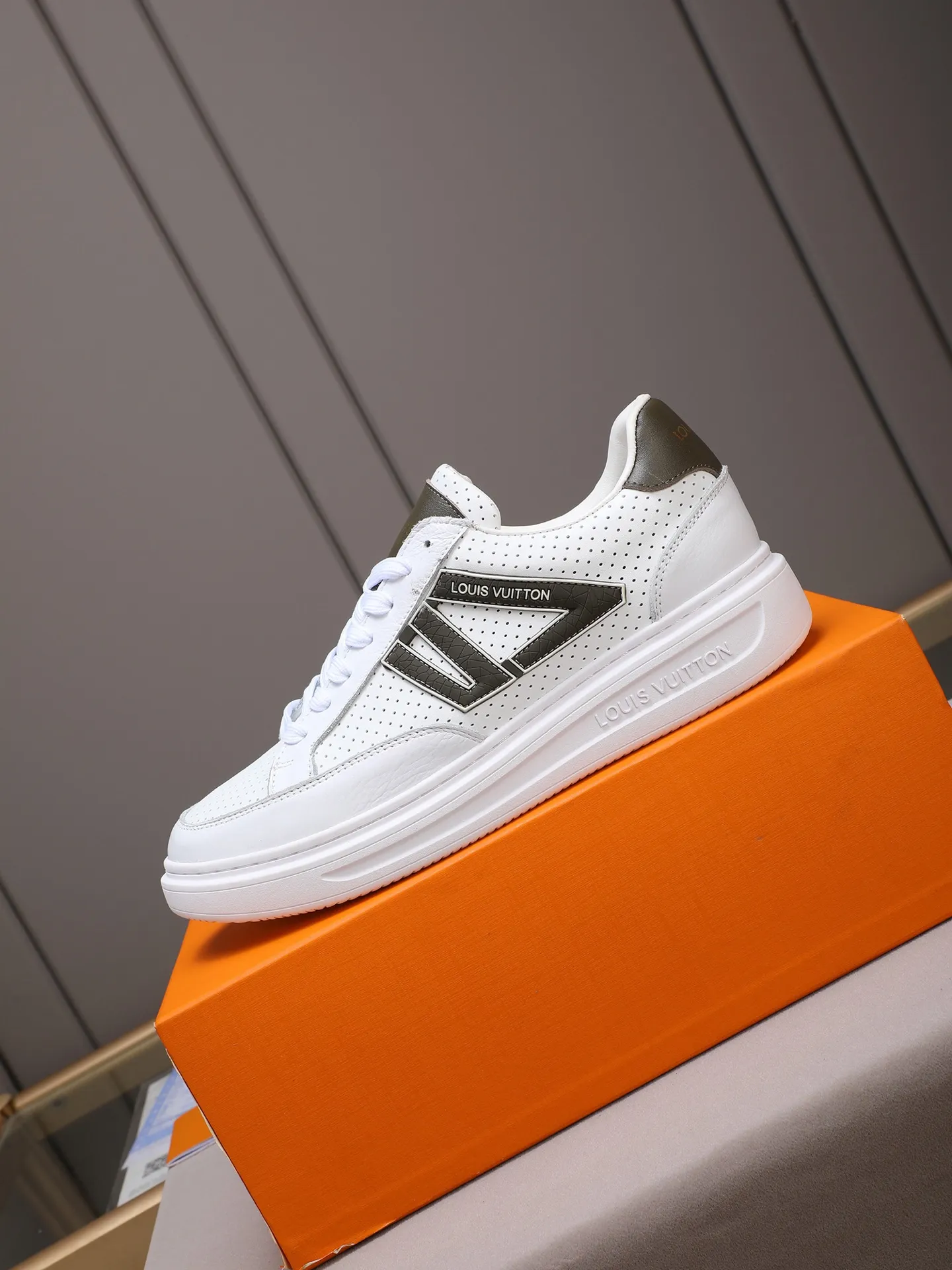 PP420 main model 👍👍👍2025 new LOUIS VUITTON [Luden Yiwei]——LV upper [Lv]🇮🇹Imported first-layer cowhide embossed🇩🇪Inside imported sheepskin lining ➕Non-slip and wear-resistant outsole. Every man's identity is reflected in his elegant and stable upper shoes🚶🏻🚶🏻📯 No matter the wind or rain, the shoe last remains unchanged and can stand the test of time🔍️. ——Code number: 38-44 (45 can be customized)